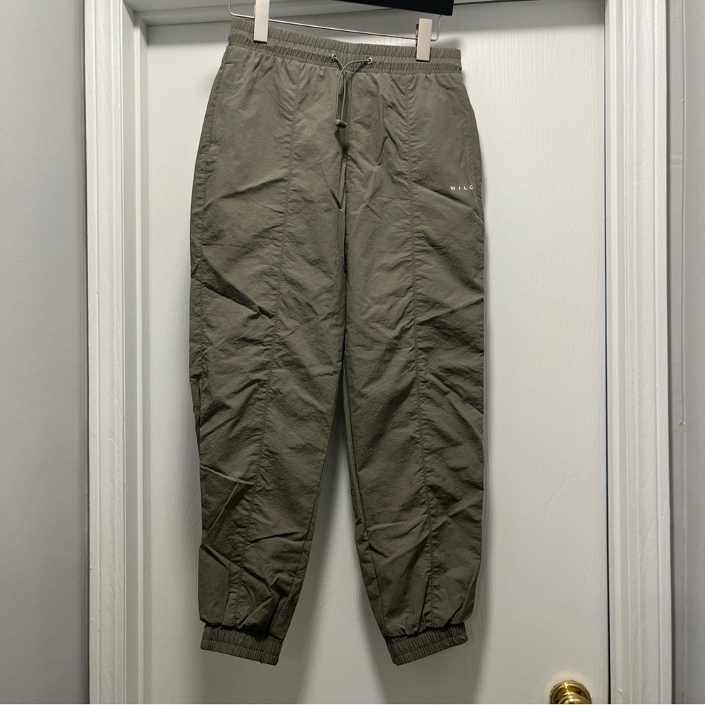 Wilo the Label Small  Parachute Jogger Mesh Lined Pants Clay Gray
26” inseam